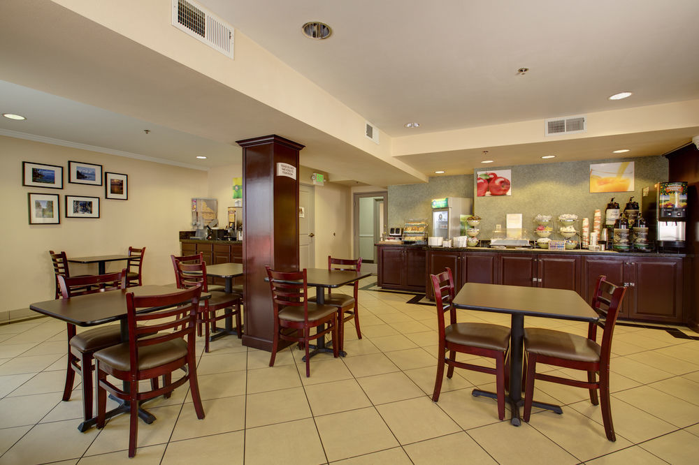 Quality & Airport Hotel 2*